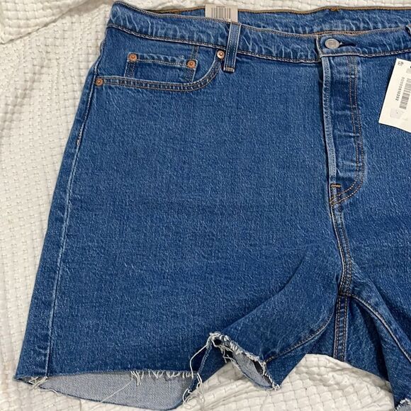 NWT- Levi’s - 20W. 501 Short - Picture 3 of 5